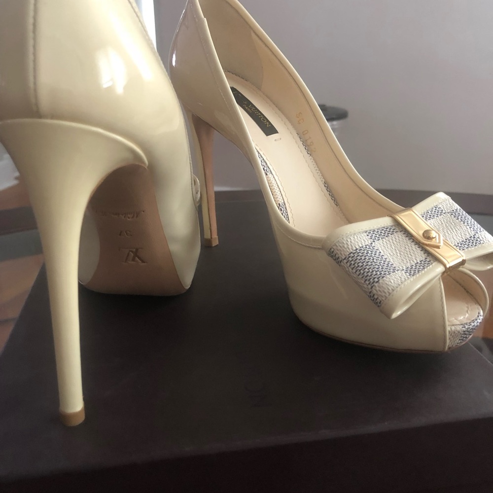Louis Vuitton Valentine Heels *never worn!* - Picture 3 of 5